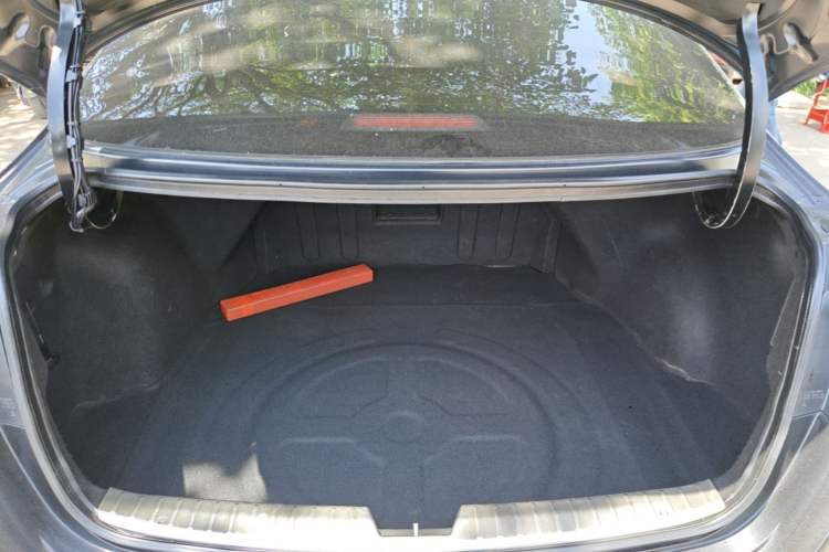 Used Kia K5 2012 2.0L Automatic GLS Trunk