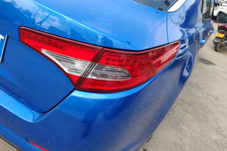 Used Kia K5 2012 2.0L Automatic Premium Exterior 3
