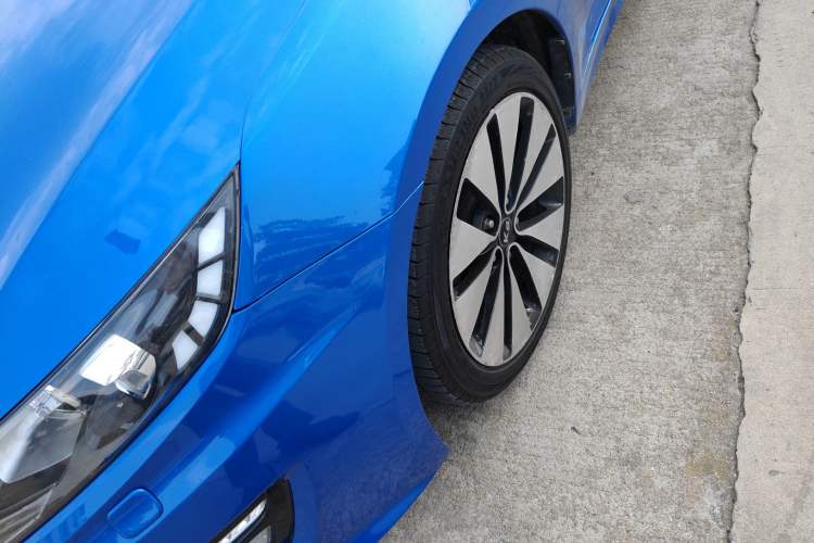 Used Kia K5 2012 2.0L Automatic Premium Exterior 4