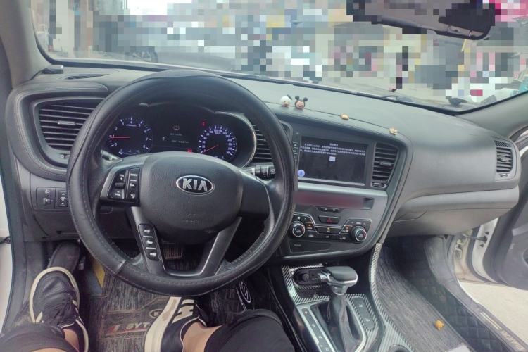 Used Kia K5 2012 2.0L Automatic DLX Center Console