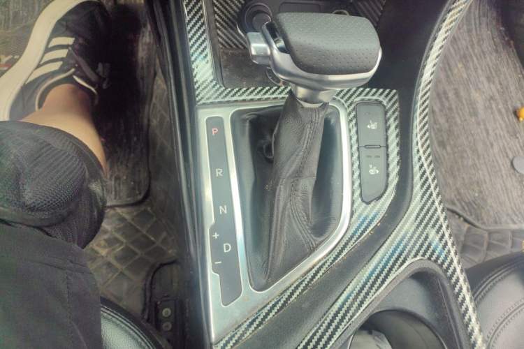 Used Kia K5 2012 2.0L Automatic DLX Gear Lever