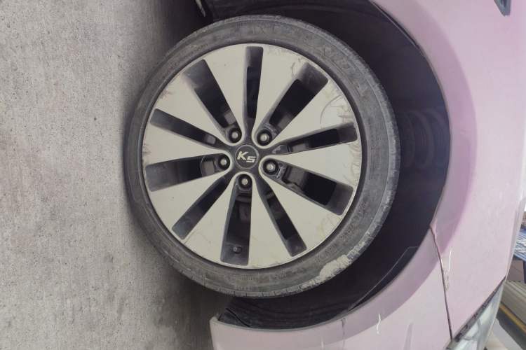Used Kia K5 2012 2.0L Automatic DLX Right Front Wheel Hub