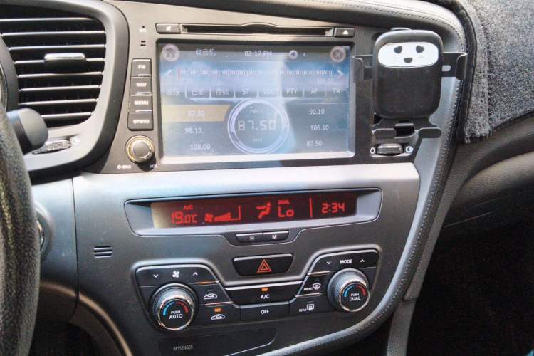 Used Kia K5 2012 2.0L Automatic DLX Audio And AC Panel