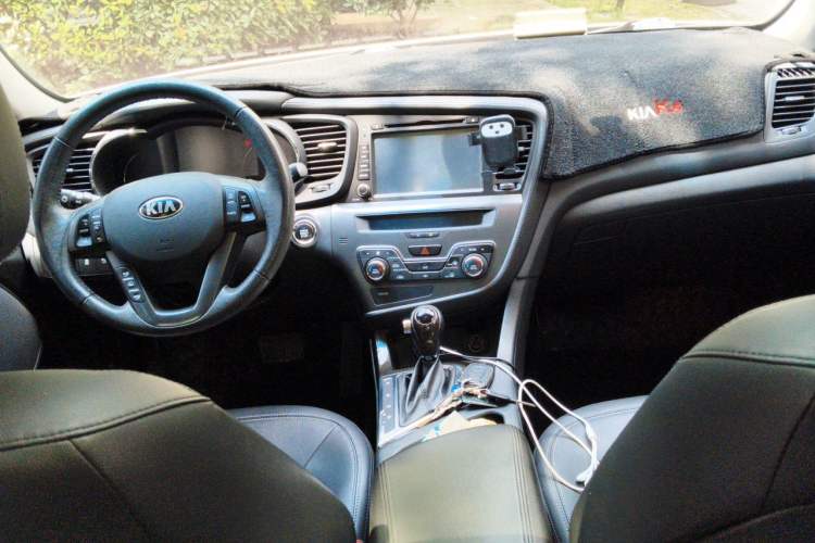 Used Kia K5 2012 2.0L Automatic DLX Center Console