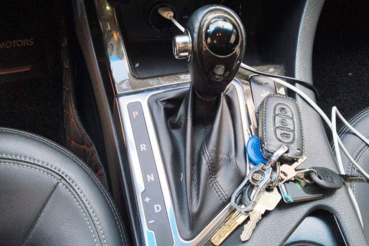 Used Kia K5 2012 2.0L Automatic DLX Gear Lever