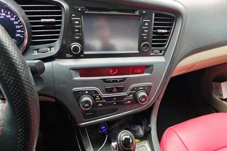 Used Kia K5 2012 2.0L Automatic GLS Audio And AC Panel