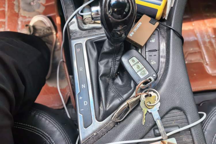 Used Kia K5 2012 2.0L Automatic DLX Gear Lever