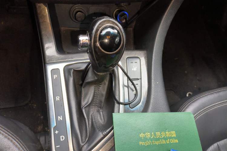 Used Kia K5 2012 2.0L Automatic DLX Gear Lever