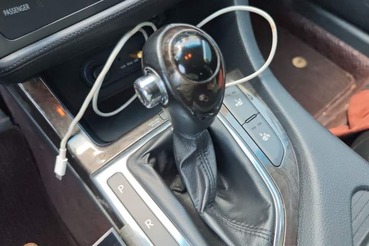 Used Kia K5 2012 2.0L Automatic DLX Gear Lever