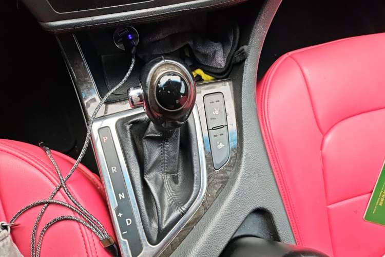 Used Kia K5 2012 2.0L Automatic GLS Gear Lever