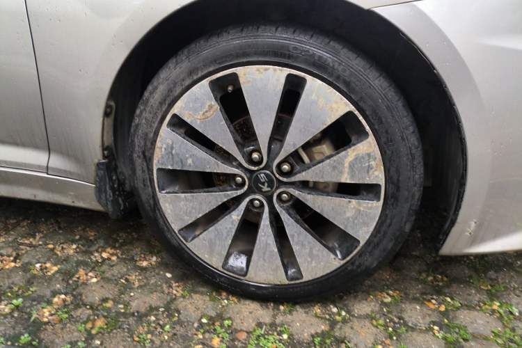 Used Kia K5 2012 2.0L Automatic DLX Right Front Wheel Hub