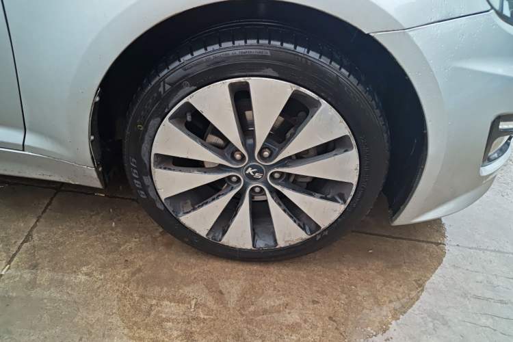 Used Kia K5 2012 2.0L Automatic GLS Right Front Wheel Hub