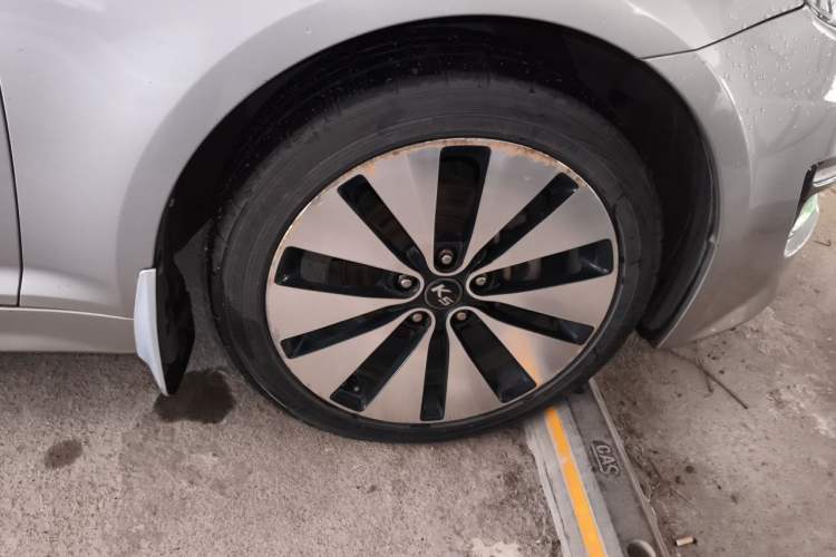 Used Kia K5 2012 2.0L Automatic GLS Right Front Wheel Hub