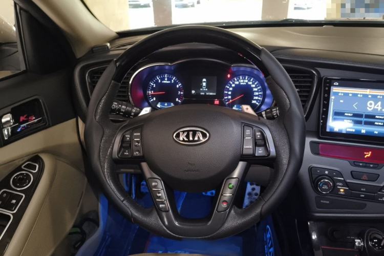 Used Kia K5 2012 2.0L Automatic GLS Steering Wheel