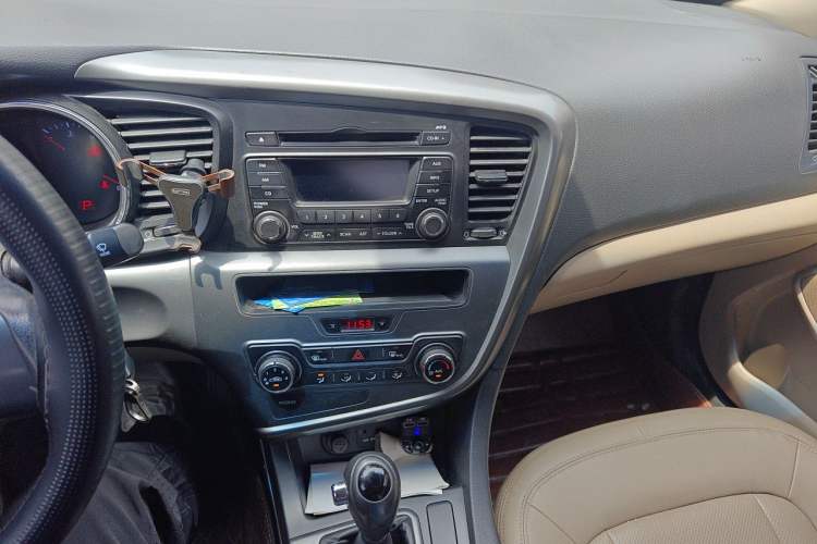 Used Kia K5 2012 2.0L Automatic GL Audio And AC Panel