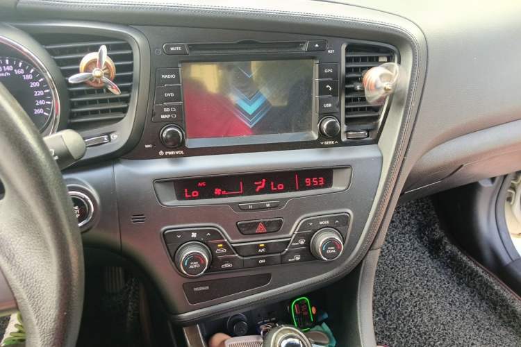 Used Kia K5 2012 2.0L Automatic DLX Audio And AC Panel