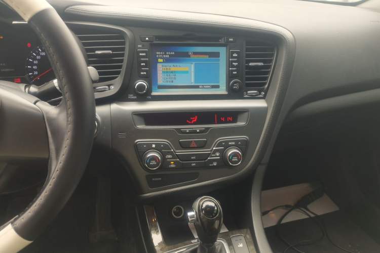 Used Kia K5 2012 2.0L Automatic DLX Audio And AC Panel
