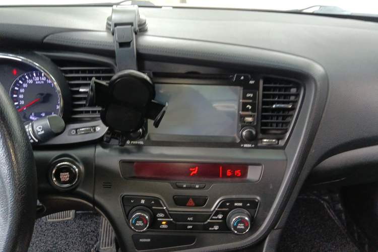 Used Kia K5 2012 2.0L Automatic DLX Audio And AC Panel