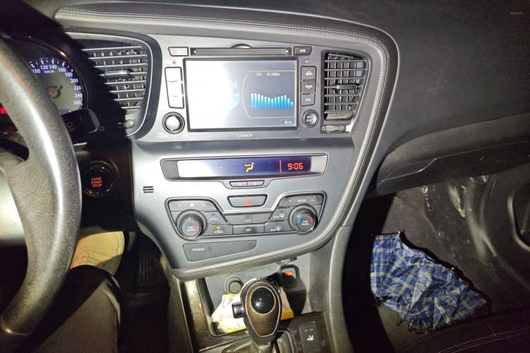 Used Kia K5 2012 2.0L Automatic DLX Audio And AC Panel