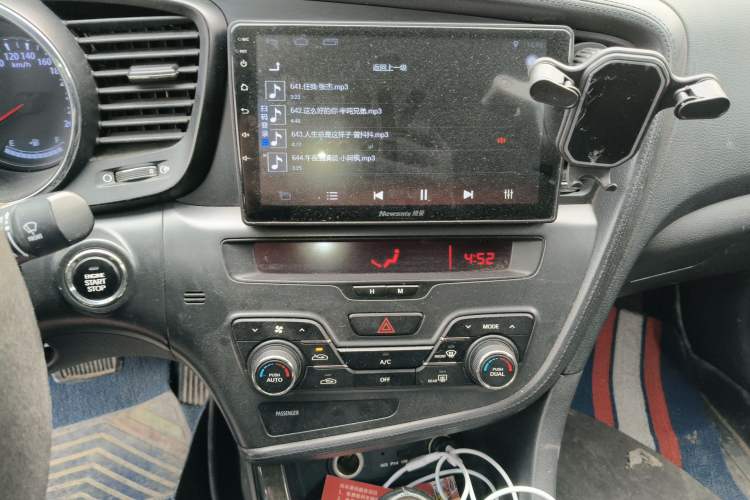 Used Kia K5 2012 2.0L Automatic DLX Audio And AC Panel