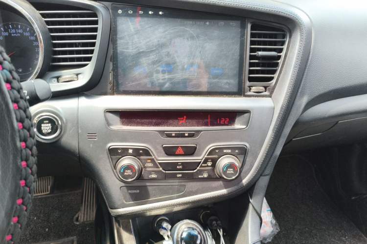 Used Kia K5 2012 2.0L Automatic DLX Audio And AC Panel