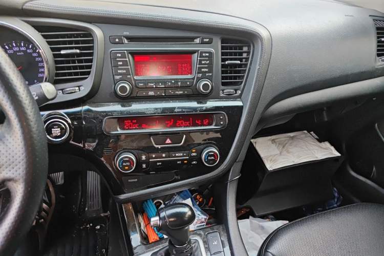 Used Kia K5 2012 2.0L Automatic DLX Audio And AC Panel