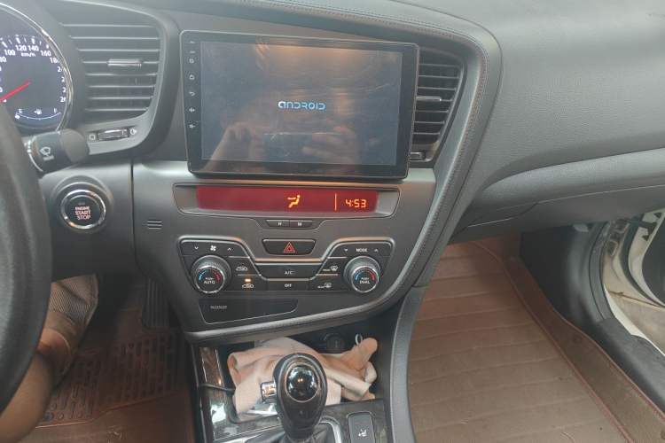 Used Kia K5 2012 2.0L Automatic DLX Audio And AC Panel