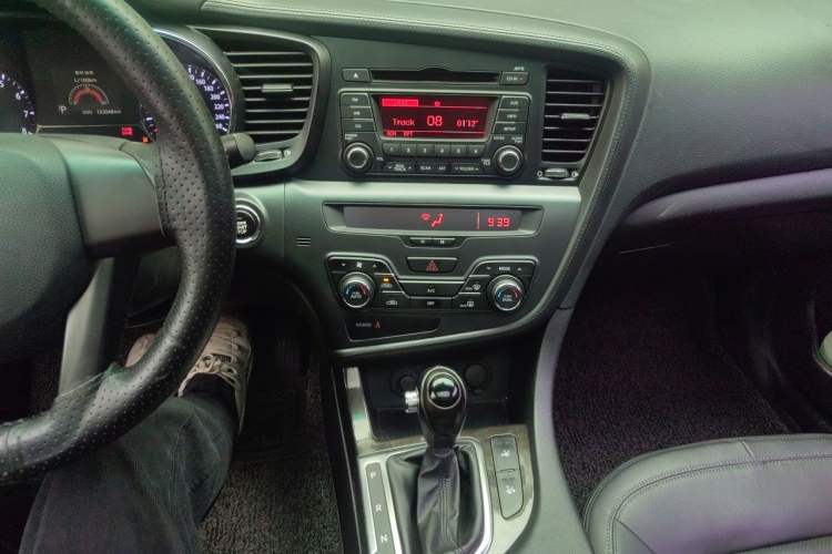 Used Kia K5 2012 2.0L Automatic DLX Audio And AC Panel