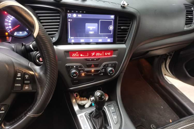 Used Kia K5 2012 2.0L Automatic DLX Audio And AC Panel