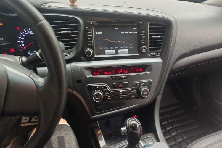 Used Kia K5 2012 2.0L Automatic DLX Audio And AC Panel