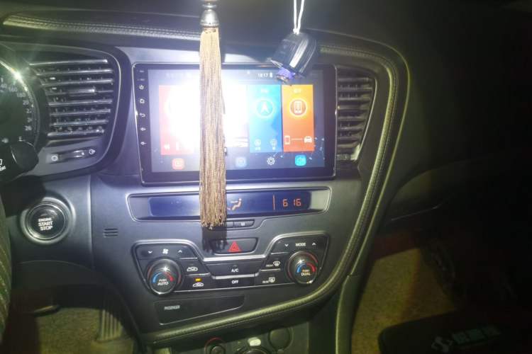 Used Kia K5 2012 2.0L Automatic DLX Audio And AC Panel