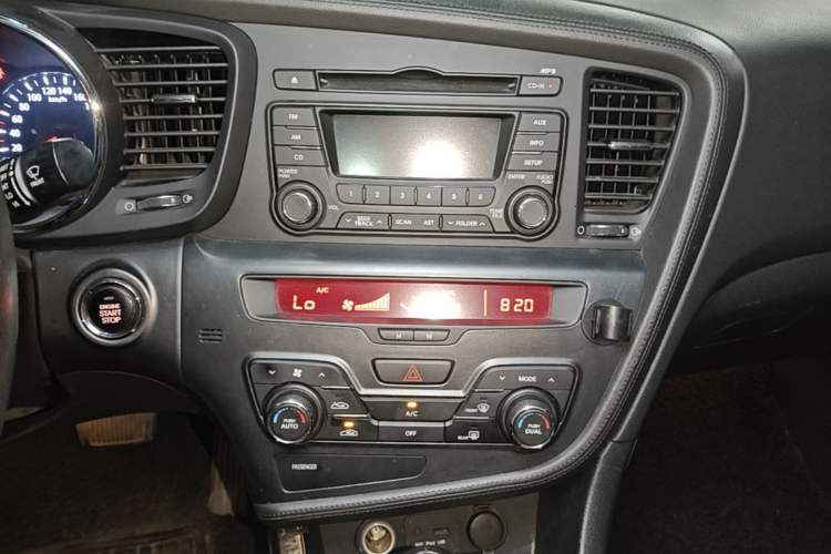 Used Kia K5 2012 2.0L Automatic DLX Audio And AC Panel