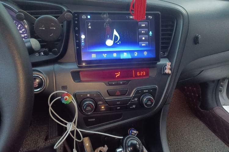 Used Kia K5 2012 2.0L Automatic DLX Audio And AC Panel