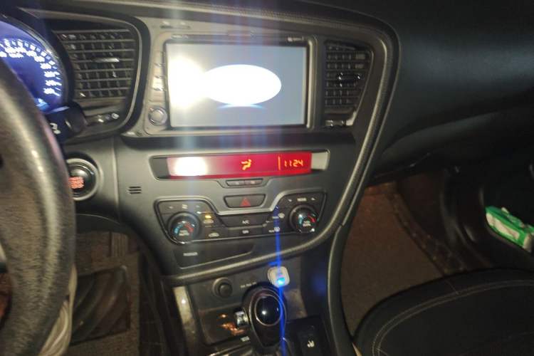 Used Kia K5 2012 2.0L Automatic DLX Audio And AC Panel
