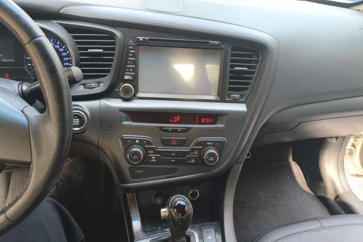 Used Kia K5 2012 2.0L Automatic DLX Audio And AC Panel