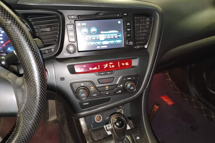 Used Kia K5 2012 2.0L Automatic DLX Audio And AC Panel