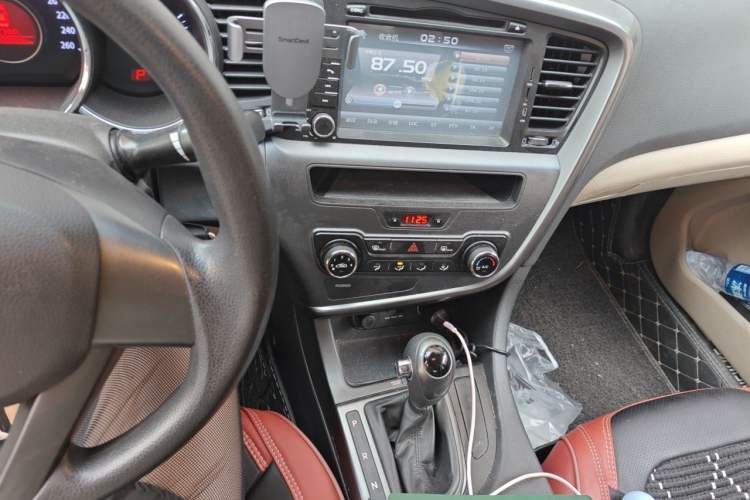 Used Kia K5 2012 2.0L Automatic GL Audio And AC Panel