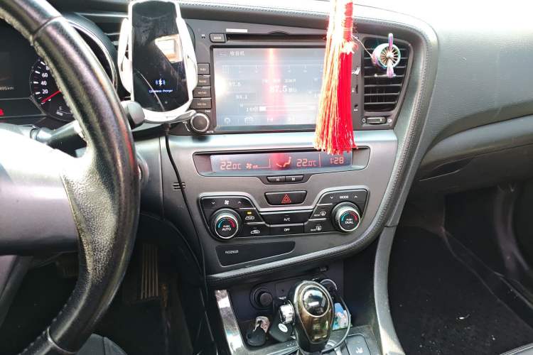 Used Kia K5 2012 2.0L Automatic DLX Audio And AC Panel