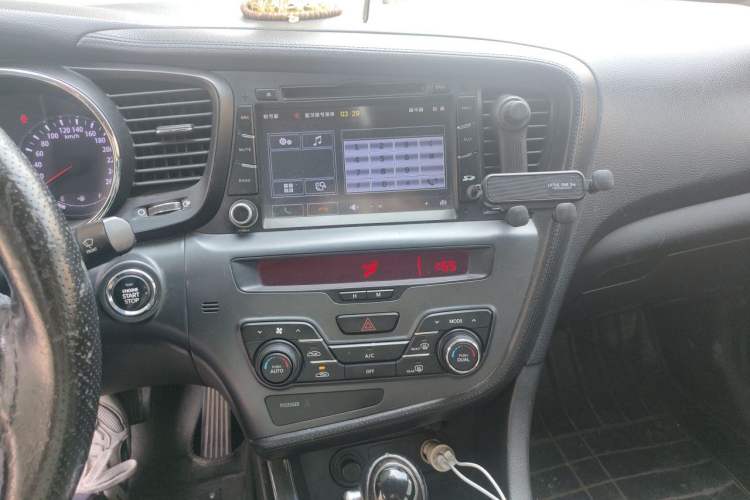 Used Kia K5 2012 2.0L Automatic DLX Audio And AC Panel