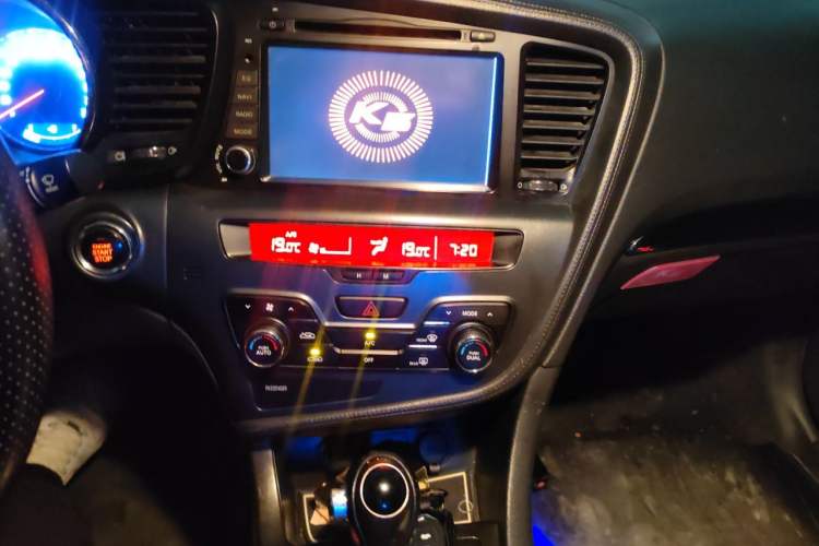 Used Kia K5 2012 2.0L Automatic DLX Audio And AC Panel