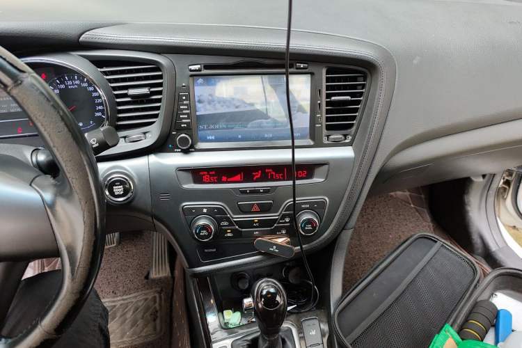 Used Kia K5 2012 2.0L Automatic DLX Audio And AC Panel