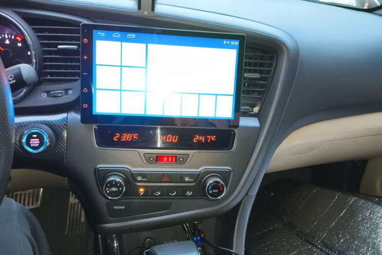 Used Kia K5 2012 2.0L Automatic DLX Audio And AC Panel