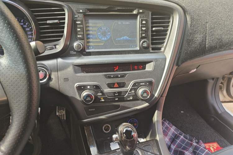 Used Kia K5 2012 2.0L Automatic DLX Audio And AC Panel