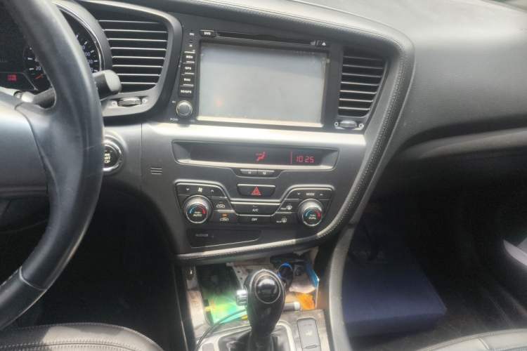 Used Kia K5 2012 2.0L Automatic DLX Audio And AC Panel
