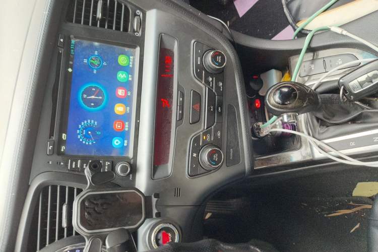 Used Kia K5 2012 2.0L Automatic DLX Audio And AC Panel