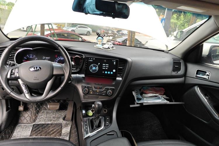 Used Kia K5 2012 2.0L Automatic DLX Center Console