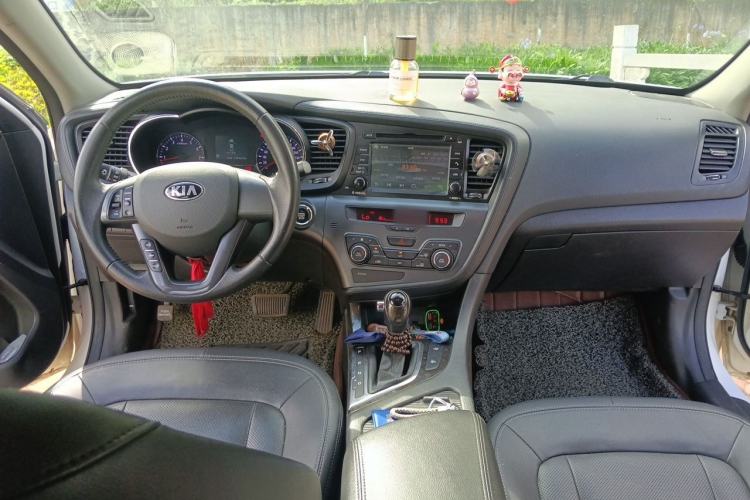 Used Kia K5 2012 2.0L Automatic DLX Center Console