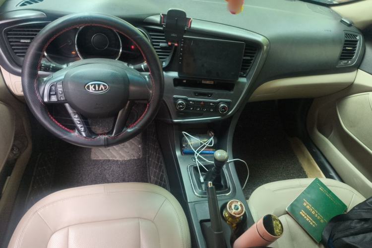 Used Kia K5 2012 2.0L Manual GL Center Console