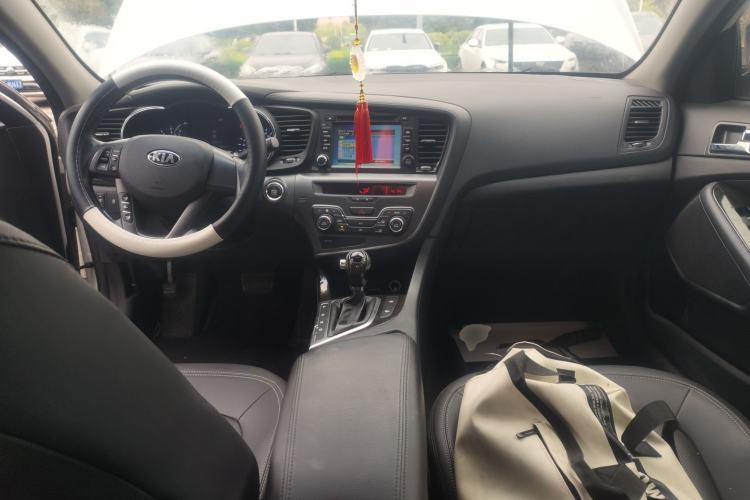Used Kia K5 2012 2.0L Automatic DLX Center Console