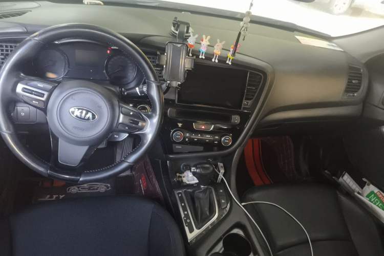 Used Kia K5 2012 2.0L Automatic DLX Center Console